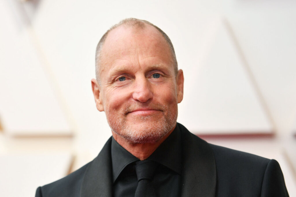 Woody Harrelson antes da cerimônia de entrega do Oscar 2022, em 27 de março de 2022. Foto: Angela Weiss/AFP/Getty.